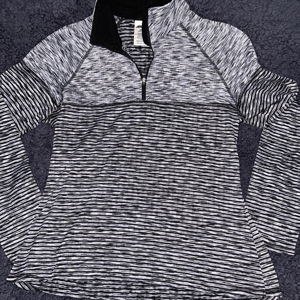 QUARTER ZIP WORKOUT LONG SLEEVE!!